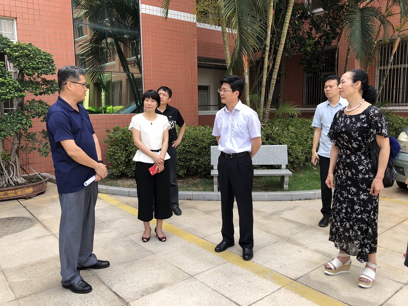 区领导莅临松柏中学检查指导高考准备工作 厦门市松柏中学